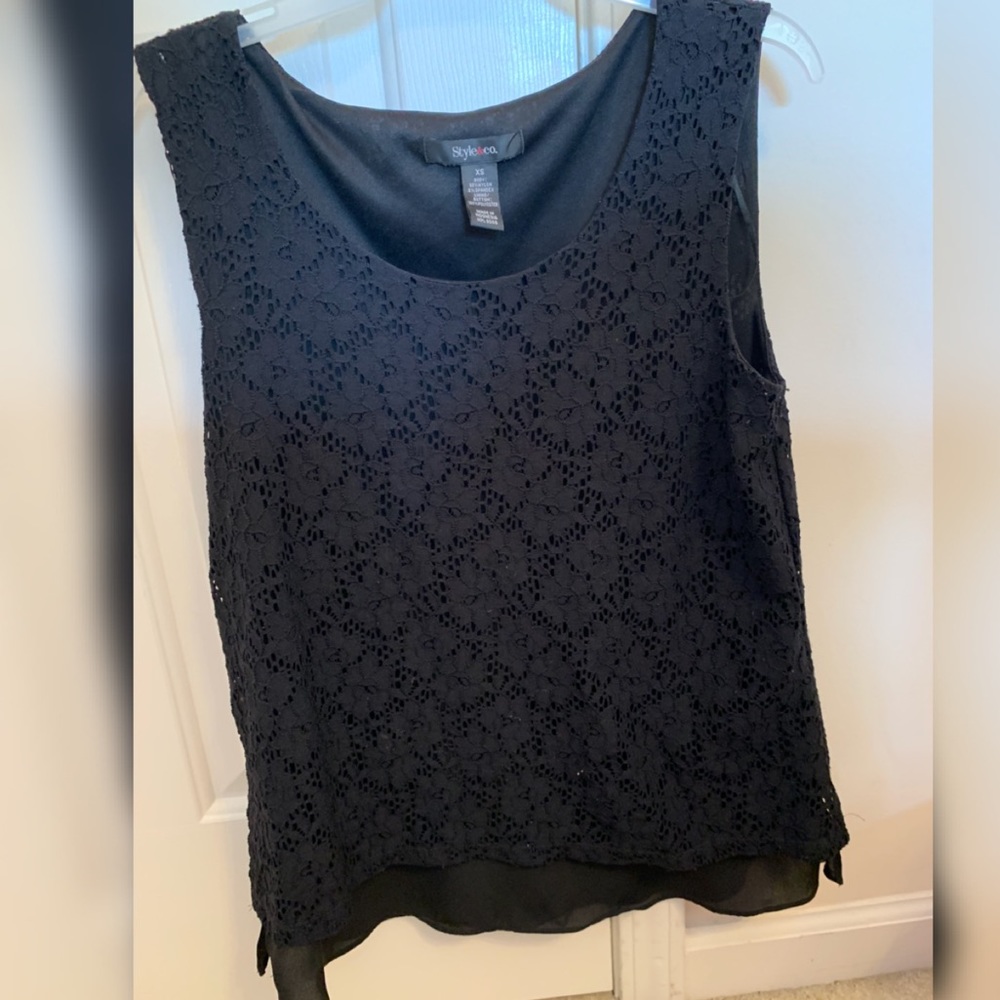 Super cute black flower lace design top !!